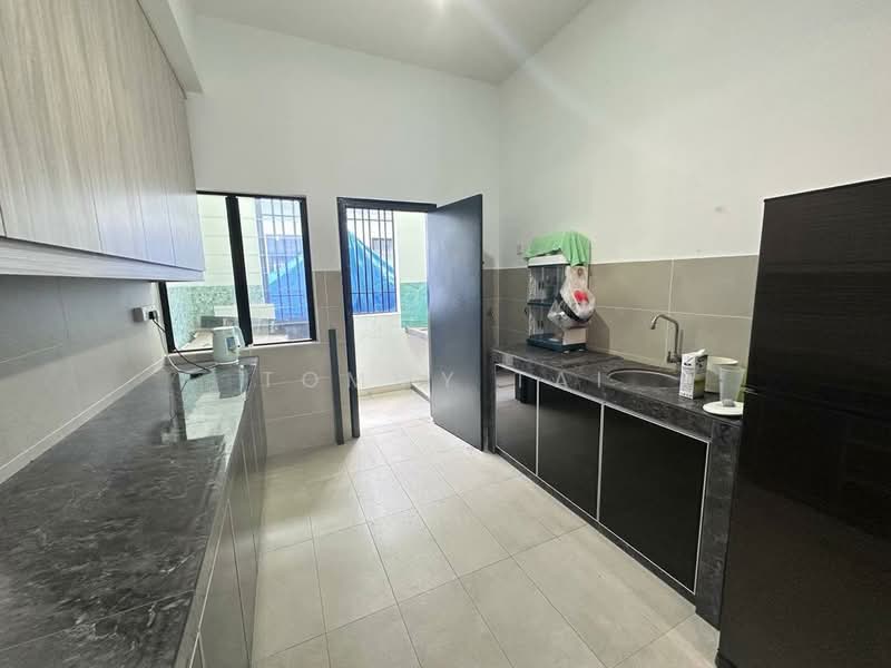2-storey Terraced House for Sale in Bandar Baru Permas Jaya (Permas Jaya) - Tommy Tai - Kitchen - PropertyGuru.com.my