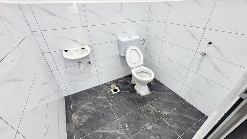 1-storey Terraced House for Sale in Taman Desa Skudai (Skudai) - Wallace Ang - Bathroom - PropertyGuru.com.my