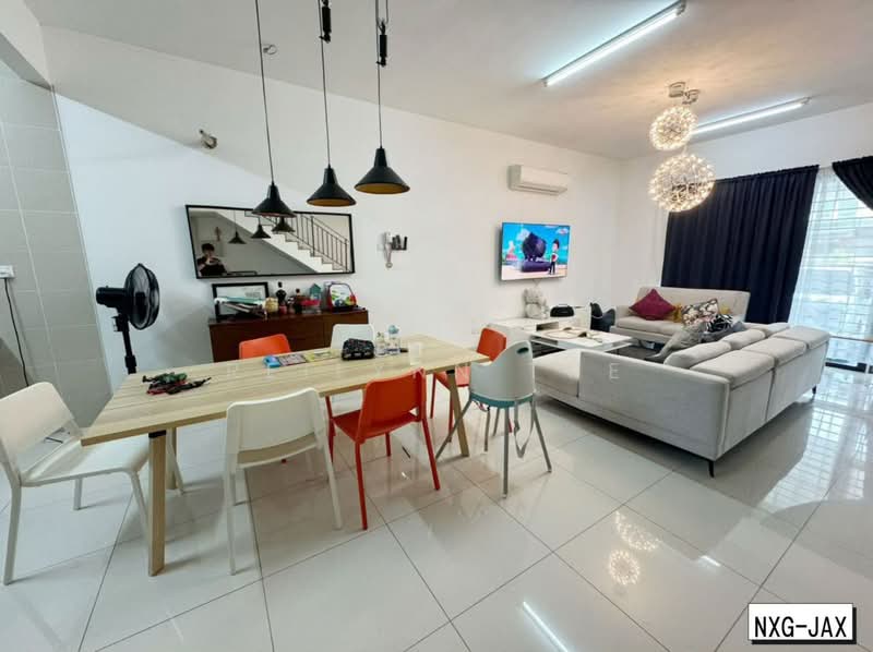 Rumah Teres 2-Tingkat untuk Dijual di Bukit Raja (Selangor) - Reilynn Tue - Living Room - PropertyGuru.com.my