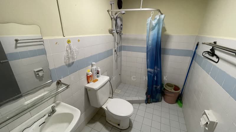 Condominium for Sale at Bay View Villas - Lesley Chik - Bathroom - PropertyGuru.com.my