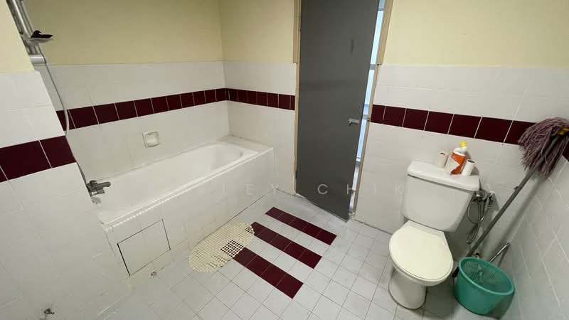 Condominium for Sale at Bay View Villas - Lesley Chik - Bathroom - PropertyGuru.com.my