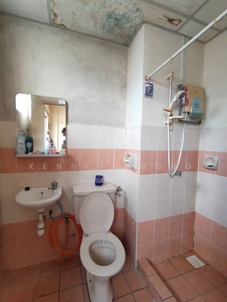Apartment for Sale at Tar Villa - Kenneth Wong - Bathroom - PropertyGuru.com.my