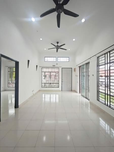 1-storey Terraced House for Sale in Klang (Selangor) - Veni Foo Yoke Fuang - Living Room - PropertyGuru.com.my