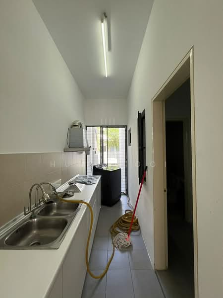 3-storey Terraced House for Rent in Lake Fields (Sungai Besi) - Hugo Gooi - Kitchen - PropertyGuru.com.my
