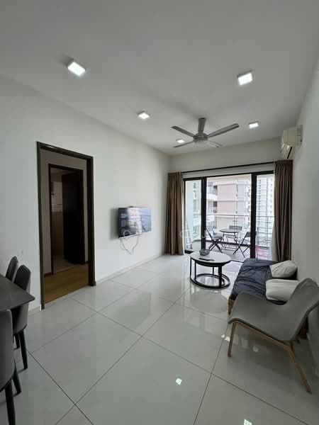 Kondominium untuk Dijual di Bay Point @ Country Garden Danga Bay - Tok CJ - Living Room - PropertyGuru.com.my