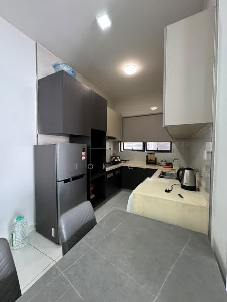Kondominium untuk Dijual di Bay Point @ Country Garden Danga Bay - Tok CJ - Kitchen - PropertyGuru.com.my