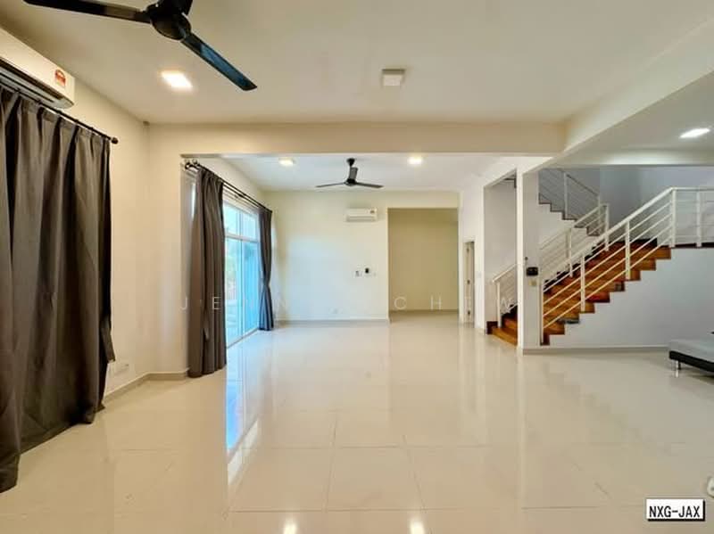 Rumah Berkembar untuk Dijual di Setia Eco Park (Setia Alam) - Jennie Chew - Living Room - PropertyGuru.com.my