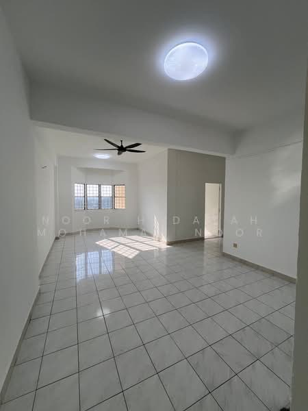 Pangsapuri untuk Dijual di Pangsapuri Sri Angkasa - Noor Hidayah Mohamad Noor - Living Room - PropertyGuru.com.my