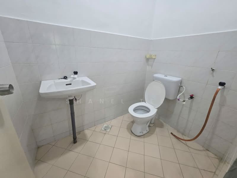 1-storey Terraced House for Rent in Kluang (Johor) - Shanel Tee - Bathroom - PropertyGuru.com.my