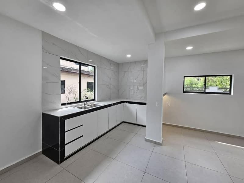 2-storey Terraced House for Sale in Taman Puteri Wangsa (Ulu Tiram) - Gloson Ten - Kitchen - PropertyGuru.com.my