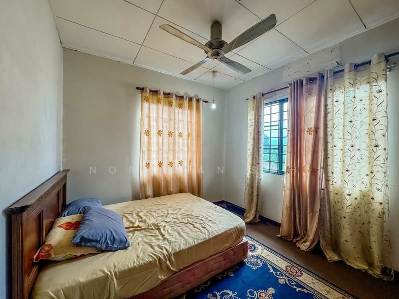 Rumah Berkembar untuk Dijual di Bandar Tasik Kesuma (Beranang) - Norafian SMH - Bedroom - PropertyGuru.com.my
