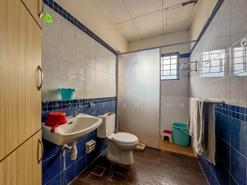 Rumah Berkembar untuk Dijual di Bandar Tasik Kesuma (Beranang) - Norafian SMH - Bathroom - PropertyGuru.com.my