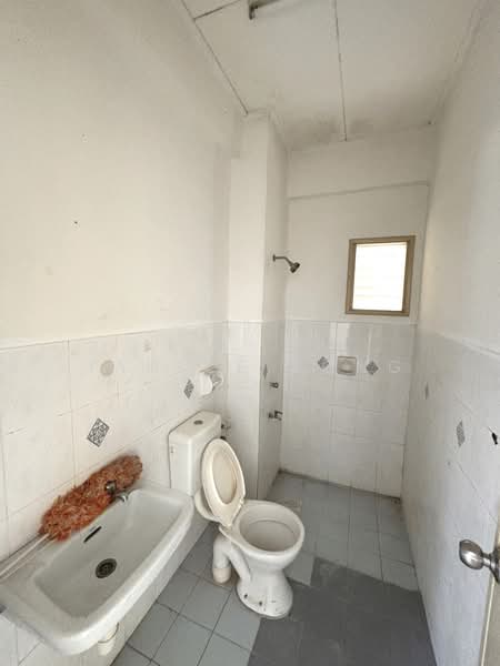 Pangsapuri untuk Dijual di Vista Seri Alam - Janice Yong - Bathroom - PropertyGuru.com.my