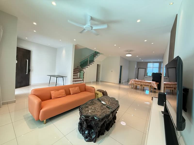 2-storey Terraced House for Sale in Taman Tasik Indah (Kluang) - Shanel Tee - Living Room - PropertyGuru.com.my