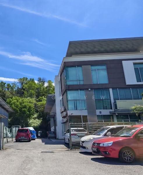 Factory for Rent in Taman Perindustrian Bukit Serdang (Seri Kembangan) - Angel Yew - Exterior - PropertyGuru.com.my