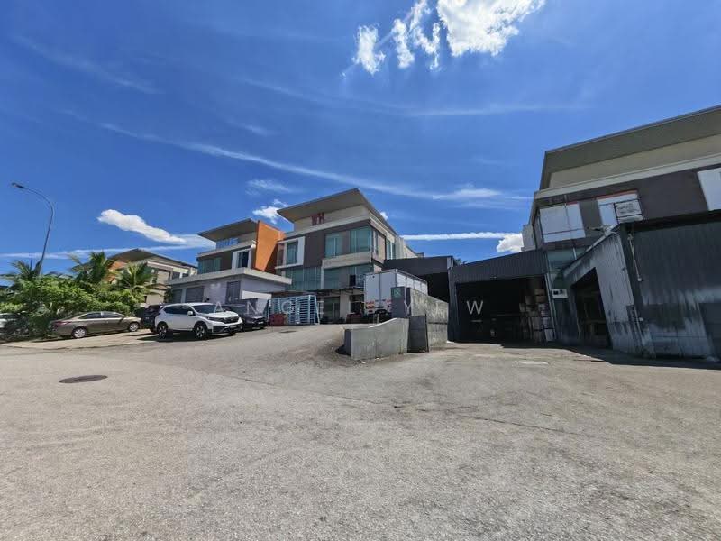 Factory for Rent in Taman Perindustrian Bukit Serdang (Seri Kembangan) - Angel Yew - Exterior - PropertyGuru.com.my