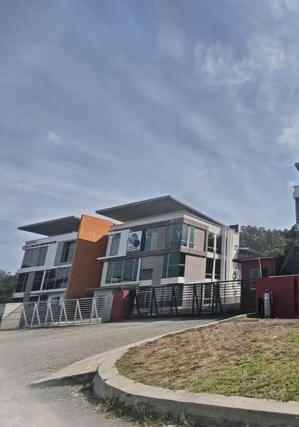 Factory for Rent in Taman Perindustrian Bukit Serdang (Seri Kembangan) - Angel Yew - Exterior - PropertyGuru.com.my