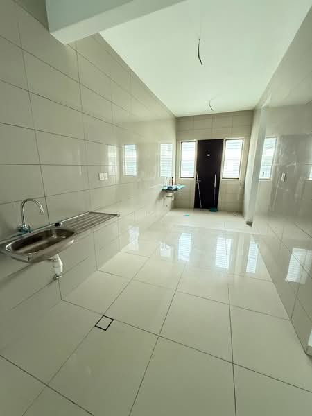 Rumah Teres 2-Tingkat untuk Dijual di Taman Bukit Subang (Shah Alam) - Ka Ee - Kitchen - PropertyGuru.com.my