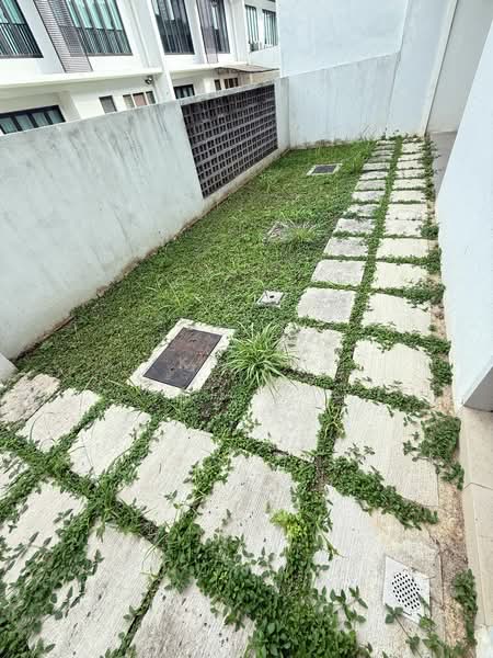 Rumah Teres 2-Tingkat untuk Dijual di Taman Bukit Subang (Shah Alam) - Ka Ee - Exterior - PropertyGuru.com.my