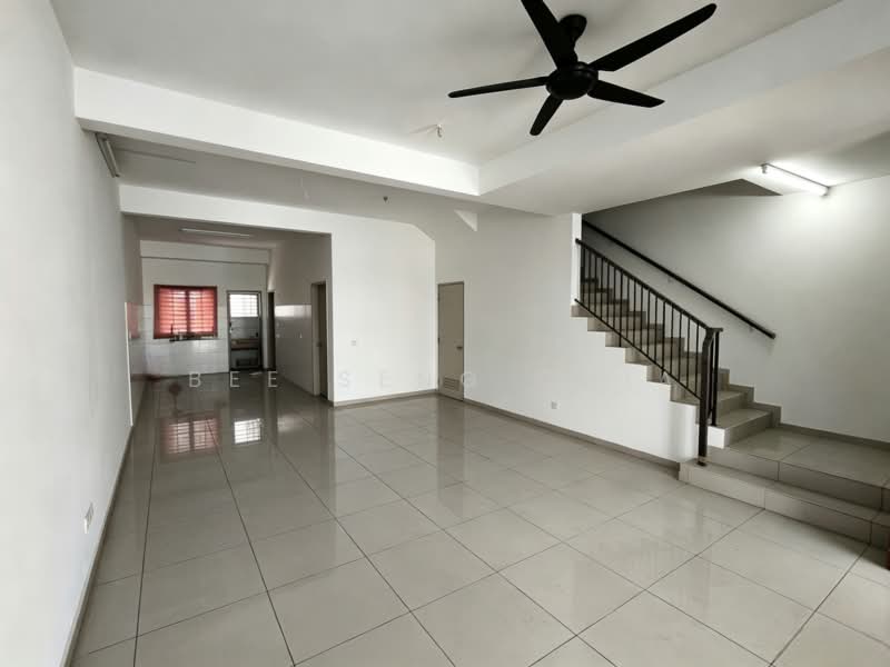 Rumah Teres 2 Tingkat untuk Dijual di Bandar Rimbayu (Telok Panglima Garang) - Bee Seng Chia - Living Room - PropertyGuru.com.my