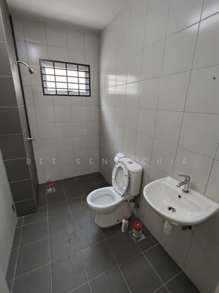 Rumah Teres 2 Tingkat untuk Dijual di Bandar Rimbayu (Telok Panglima Garang) - Bee Seng Chia - Bathroom - PropertyGuru.com.my