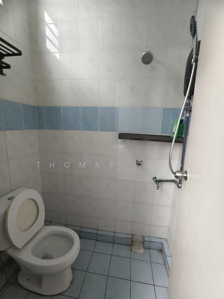 Pangsapuri untuk Disewa di Taman Sentosa Apartment (Kuching) - Thomas Tong - Bathroom - PropertyGuru.com.my