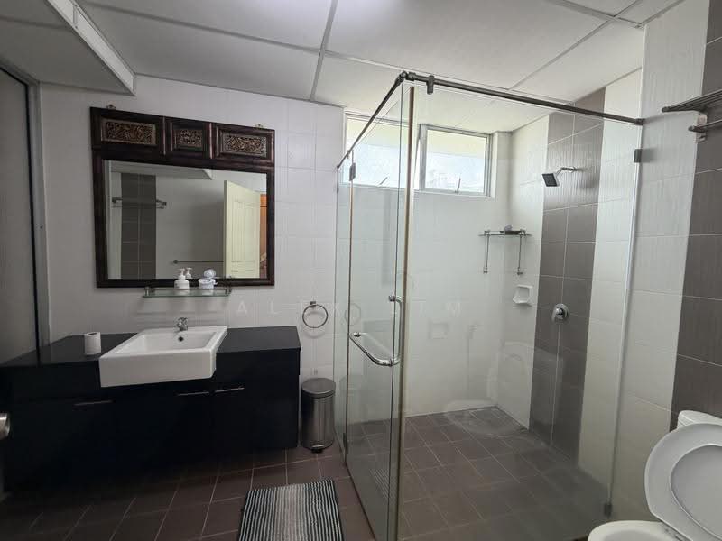 Kondominium untuk Disewa di The Waterfront Condominium - Alex Lim - Bathroom - PropertyGuru.com.my