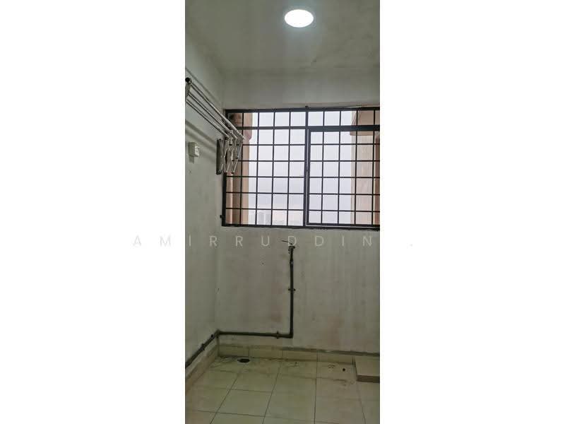 Pangsapuri untuk Disewa di Putra Damai - Amirruddin . - Balcony - PropertyGuru.com.my
