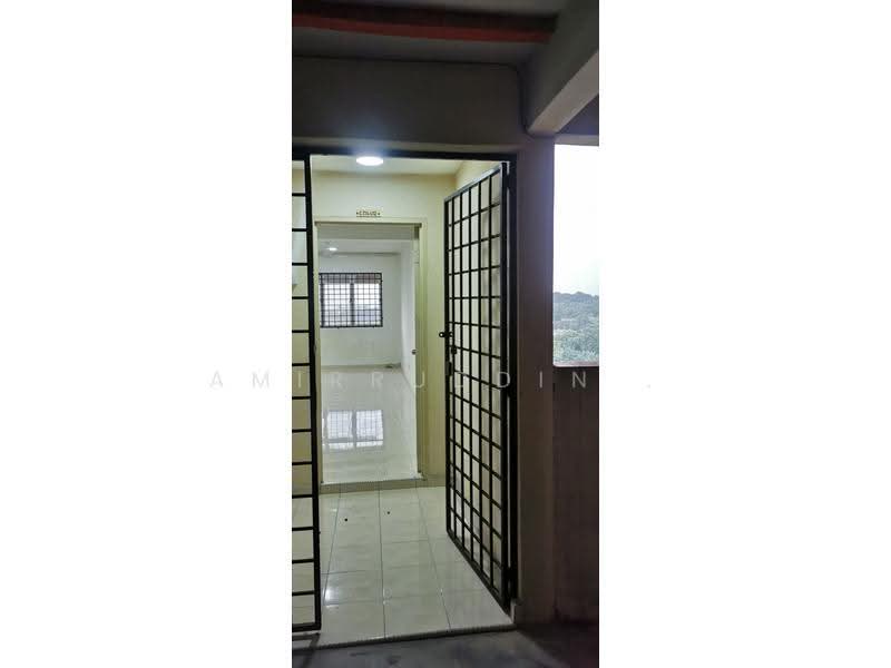 Pangsapuri untuk Disewa di Putra Damai - Amirruddin . - Entrance - PropertyGuru.com.my