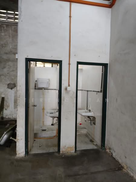 Kilang untuk Dijual di Bandar Baru Permas Jaya (Permas Jaya) - Terence Tan - Bathroom - PropertyGuru.com.my