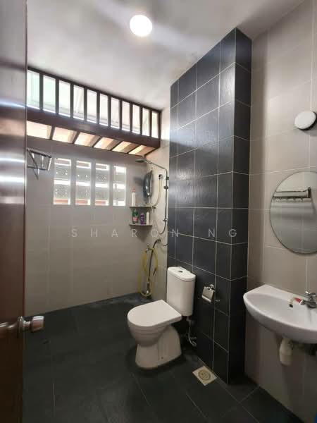 Cluster House for Sale in Taman Sutera Utama (Skudai) - Sharon Ng - Bathroom - PropertyGuru.com.my