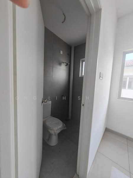 2-storey Terraced House for Sale in Taman Rimba Jaya (Pontian) - Ong Lih Shyan - Bathroom - PropertyGuru.com.my