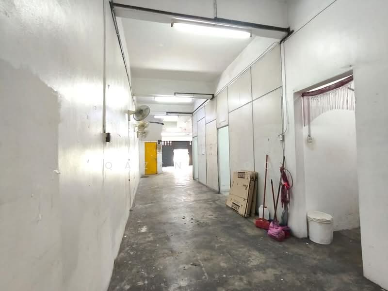 Shop for Rent in Taman Cempaka (Ipoh) - Qazin Khoo - Corridor - PropertyGuru.com.my