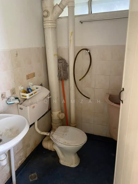 Pangsapuri untuk Disewa di Saujana Heights Apartments - AfiqHamzah . - Bathroom - PropertyGuru.com.my