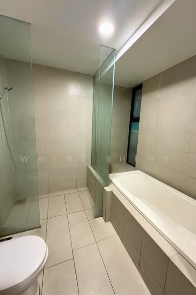 Kondominium untuk Dijual di Windows on The Park - WAYNE SHENG - Master Bath - PropertyGuru.com.my