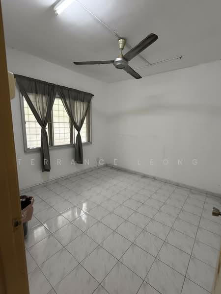 Pangsapuri untuk Dijual di Pangsapuri Seri Suria (Sunway Semenyih) - Terrance Leong - Bedroom - PropertyGuru.com.my
