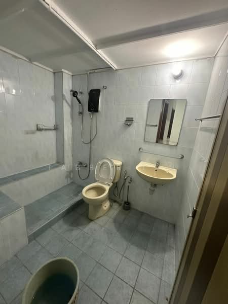 2.5-storey Terraced House for Rent in Taman Seputeh (Seputeh) - Tabber Tan - Bathroom - PropertyGuru.com.my