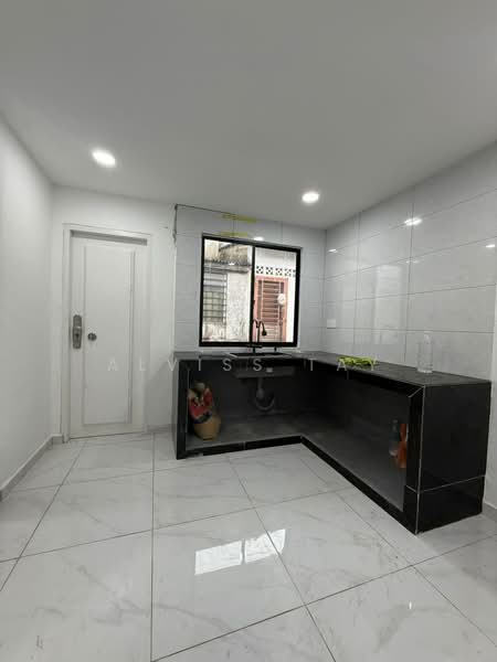 2-storey Terraced House for Sale in Bandar Baru Permas Jaya (Permas Jaya) - Alviss Tay - Kitchen - PropertyGuru.com.my