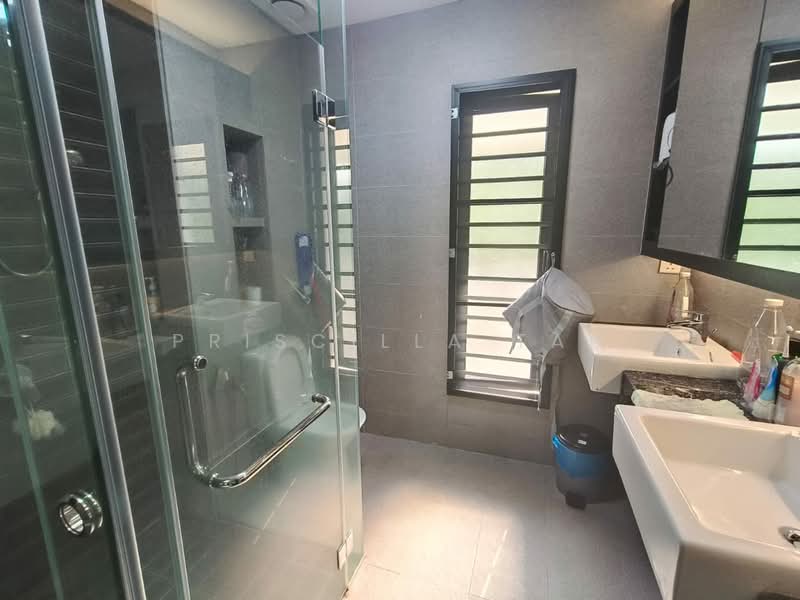 2.5-storey Terraced House for Sale in Bandar Kinrara Seksyen 1 (Bandar Kinrara) - Priscilla Tan - Bathroom - PropertyGuru.com.my