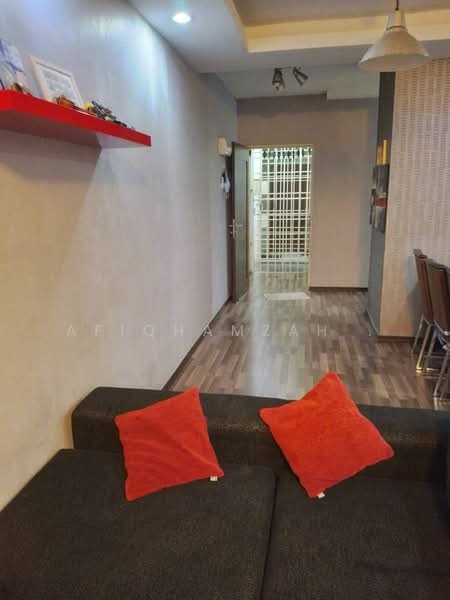 Pangsapuri untuk Disewa di Relau Vista Apartment - AfiqHamzah . - Living Room - PropertyGuru.com.my