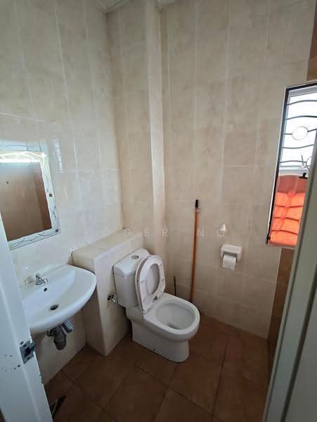 2-storey Terraced House for Sale in Setia Indah (Setia Alam) - Roger Ng - Bathroom - PropertyGuru.com.my