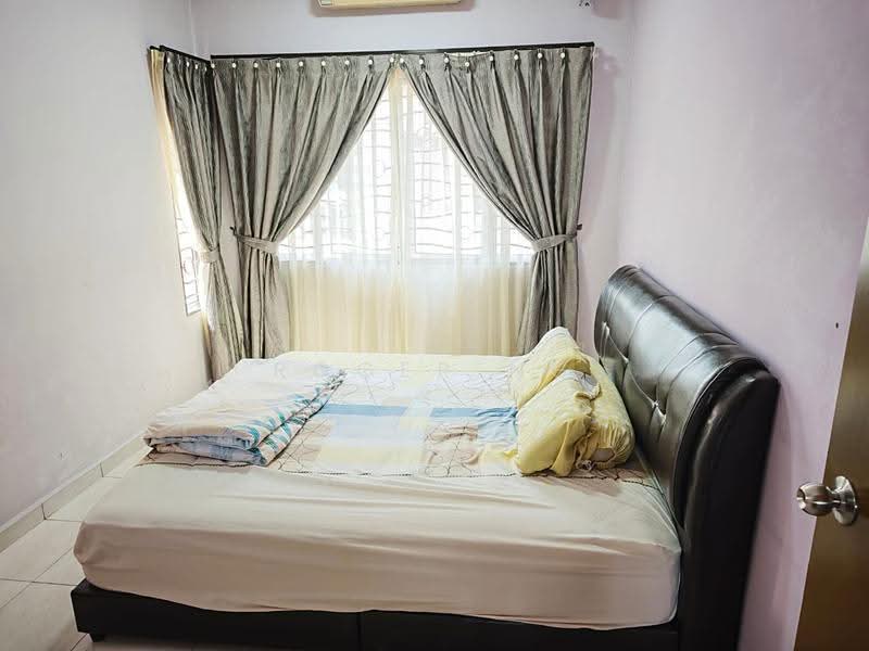 2-storey Terraced House for Sale in Setia Indah (Setia Alam) - Roger Ng - Bedroom - PropertyGuru.com.my
