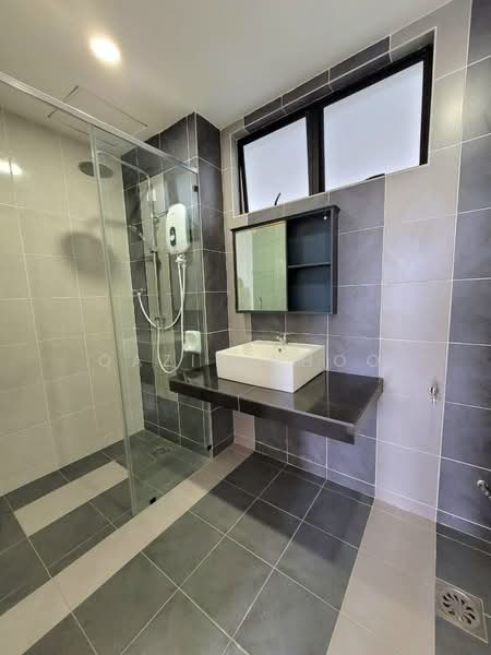 Condominium for Rent at Upper East @ Tiger Lane - Qazin Khoo - Bathroom - PropertyGuru.com.my