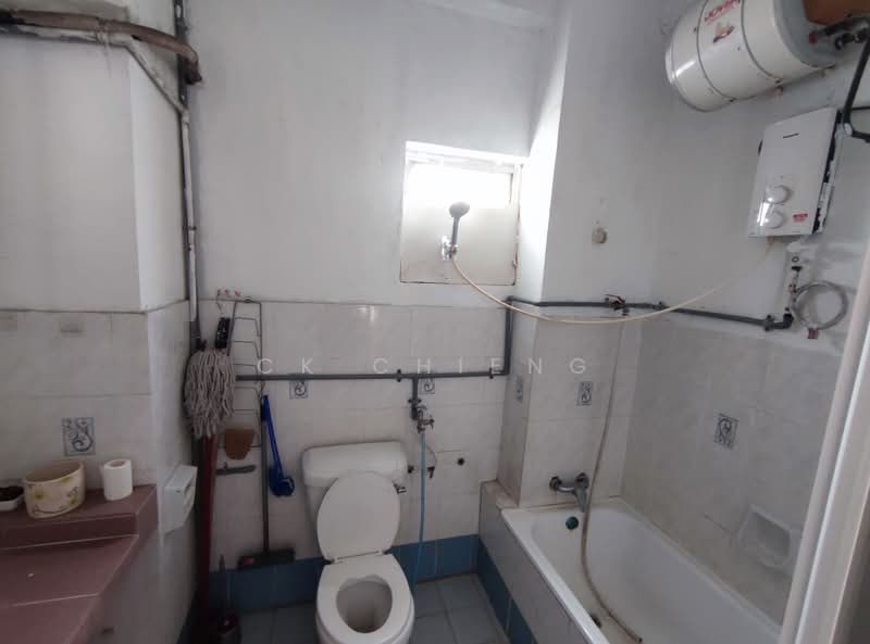 Kondominium untuk Disewa di Ridzuan Condominium - CK Chieng - Bathroom - PropertyGuru.com.my