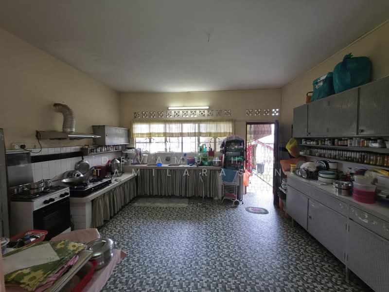 Rumah Banglo untuk Dijual di Seksyen 11 (Petaling Jaya) - Devamuthan Tamilarasan - Kitchen - PropertyGuru.com.my