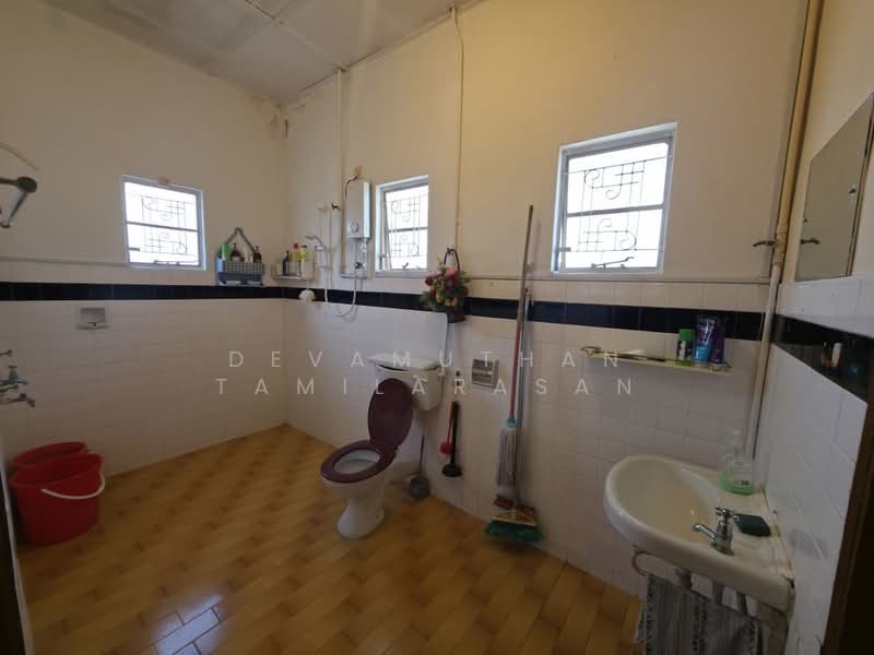 Rumah Banglo untuk Dijual di Seksyen 11 (Petaling Jaya) - Devamuthan Tamilarasan - Bathroom - PropertyGuru.com.my