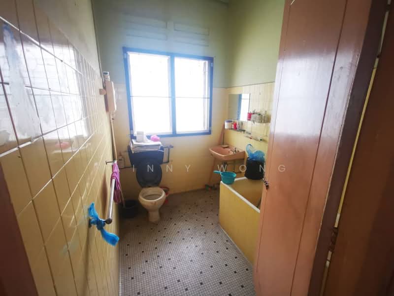 Semi-Detached House for Sale in Tanjung Tokong (Penang) - Rainny Wong - Bathroom - PropertyGuru.com.my