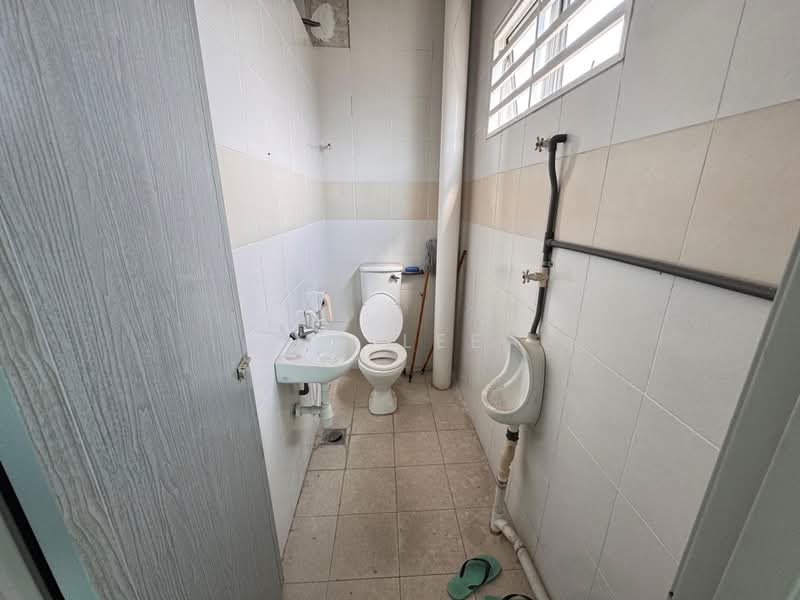 Shop / Office for Rent in Bercham (Ipoh) - Mr Lee - Bathroom - PropertyGuru.com.my