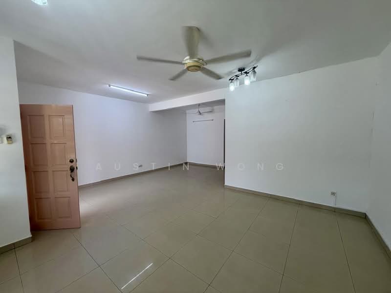2-storey Terraced House for Sale in TAMAN PUCHONG UTAMA (Puchong) - Austin Wong - Living Room - PropertyGuru.com.my