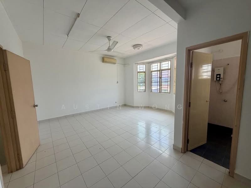 2-storey Terraced House for Sale in TAMAN PUCHONG UTAMA (Puchong) - Austin Wong - Living Room - PropertyGuru.com.my